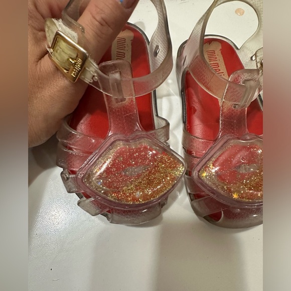 Mini Melissa Aranha Lip Size 6Girls
Clear Red Gold Jellies Sandals - Picture 9 of 10